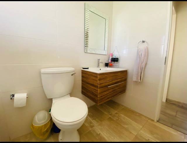 2 BEDROOM TOWNHOUSE FOR SALE IN CASTLEVIEW
